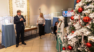 В Костроме открылась выставка «Ювелирная сказка от Костромской Снегурочки»  